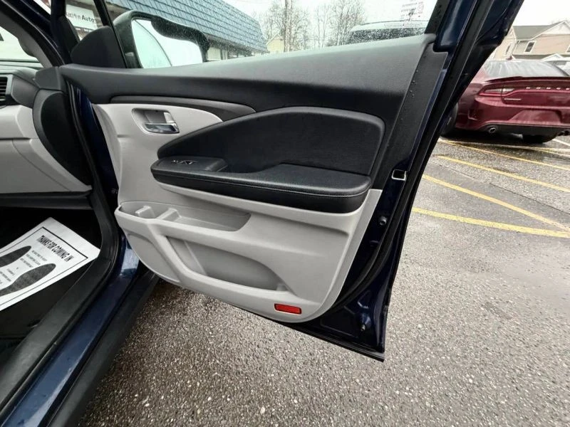 2017 Honda Pilot 3rd Gen - Image 10 of 12