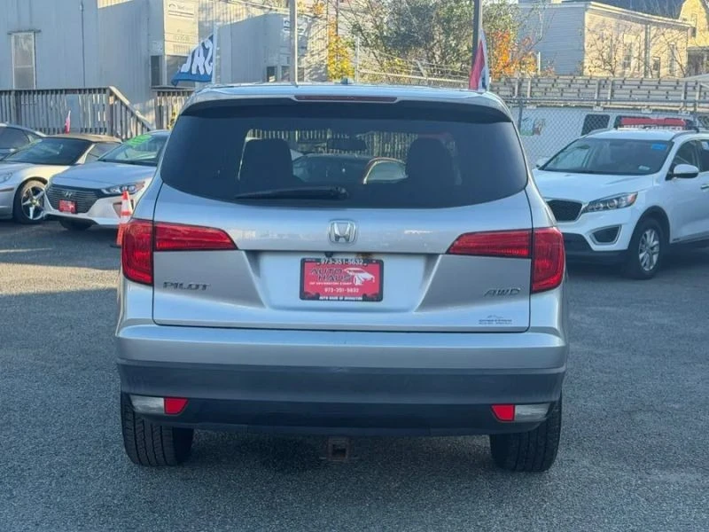 2017 Honda Pilot 3rd Gen - Image 5 of 12