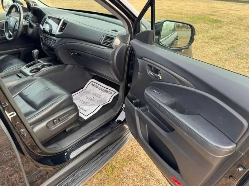 2017 Honda Pilot 3rd Gen - Image 11 of 12