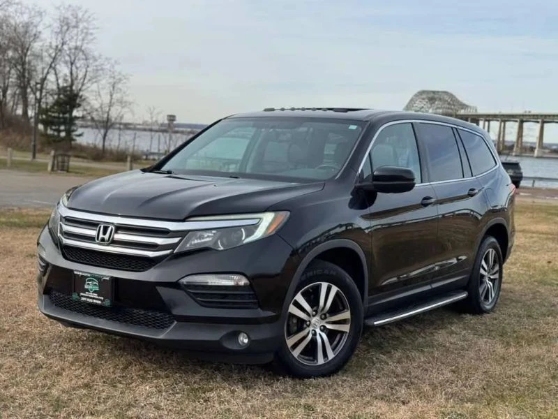 2017 Honda Pilot 3rd Gen - Image 2 of 12