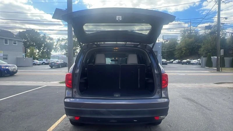 2017 Honda Pilot 3rd Gen - Image 9 of 12
