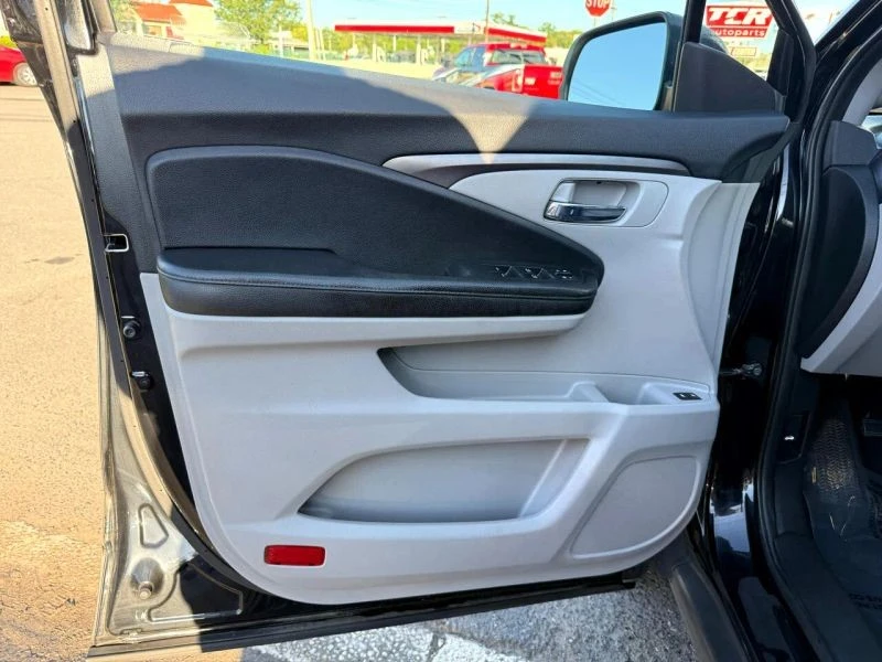 2017 Honda Pilot 3rd Gen - Image 12 of 12