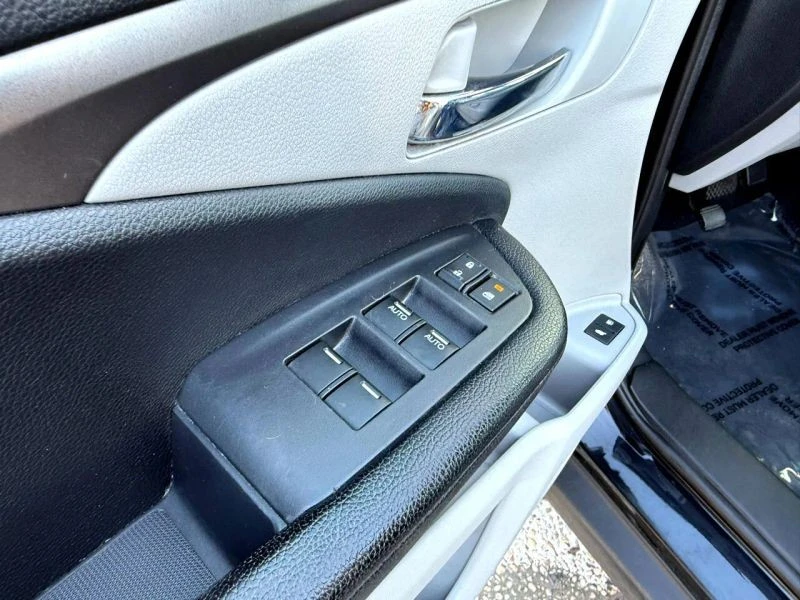 2017 Honda Pilot 3rd Gen - Image 11 of 12