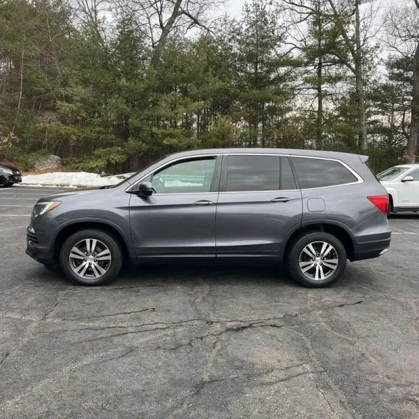 2017 Honda Pilot 3rd Gen - Image 2 of 12