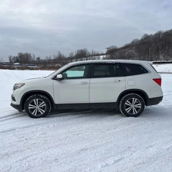 2017 Honda Pilot 3rd Gen - Image 3 of 12