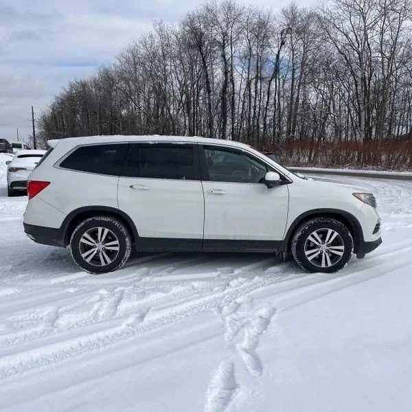 2017 Honda Pilot 3rd Gen - Image 10 of 12