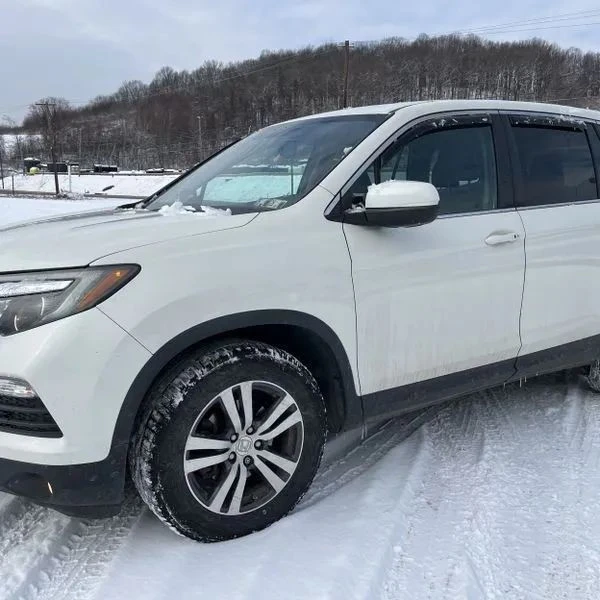 2017 Honda Pilot 3rd Gen - Image 2 of 12