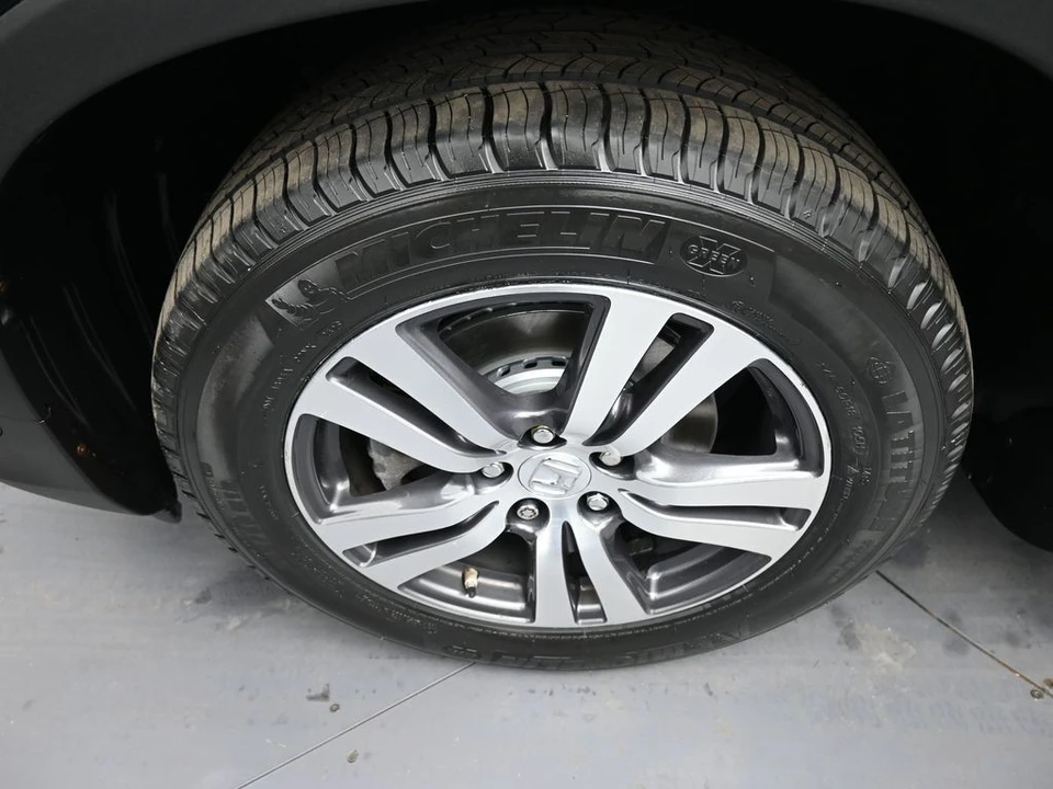 2017 Honda Pilot 3rd Gen - Image 14 of 21