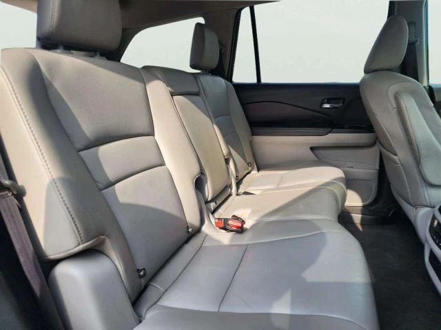 2017 Honda Pilot 3rd Gen - Image 16 of 21