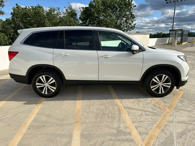 2017 Honda Pilot 3rd Gen - Image 2 of 12
