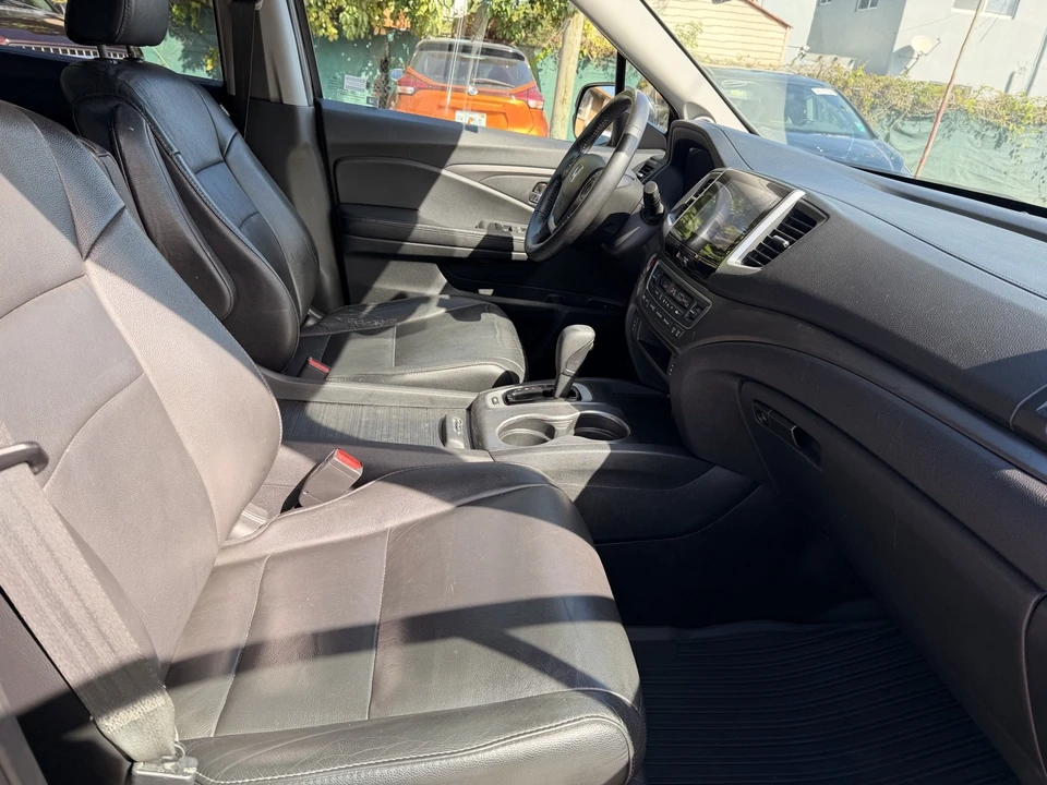 2017 Honda Pilot 3rd Gen - Image 13 of 20