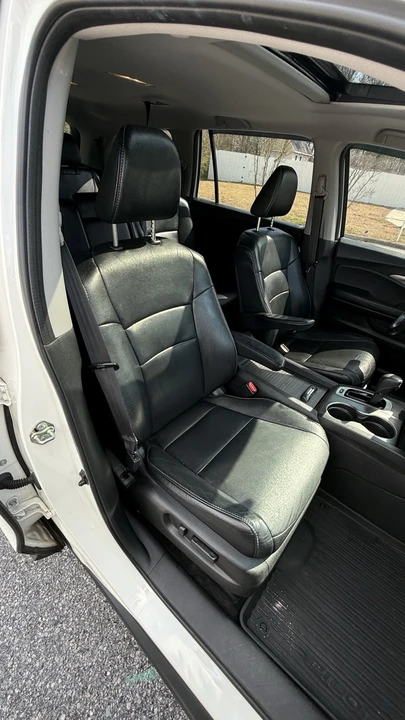 2017 Honda Pilot 3rd Gen - Image 19 of 21