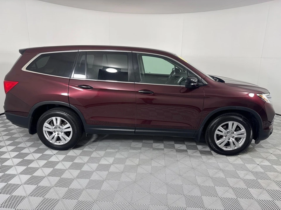 2017 Honda Pilot 3rd Gen - Image 4 of 12