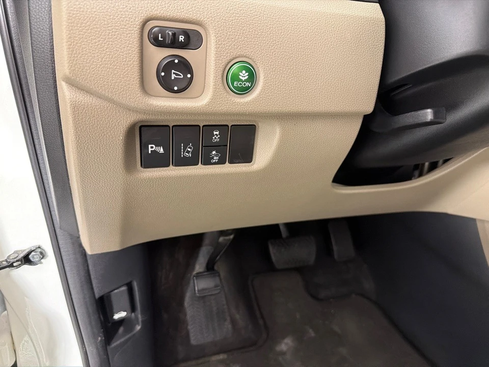 2017 Honda Pilot 3rd Gen - Image 15 of 21