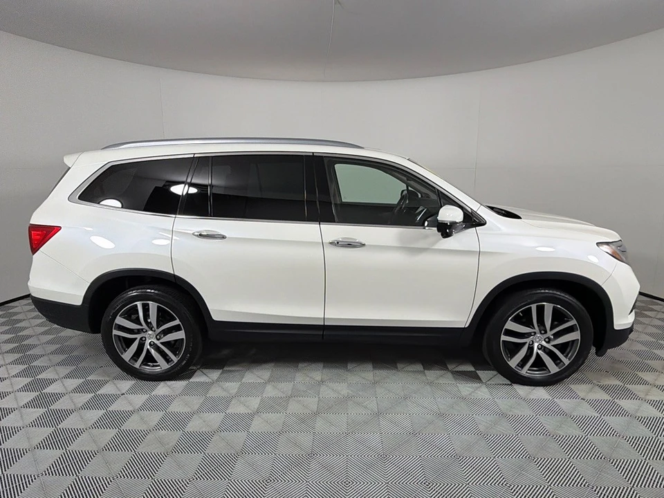 2017 Honda Pilot 3rd Gen - Image 4 of 21