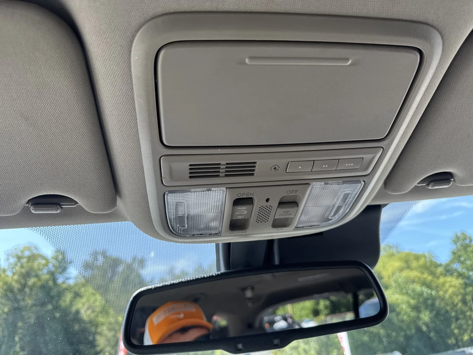 2017 Honda Pilot 3rd Gen - Image 15 of 21