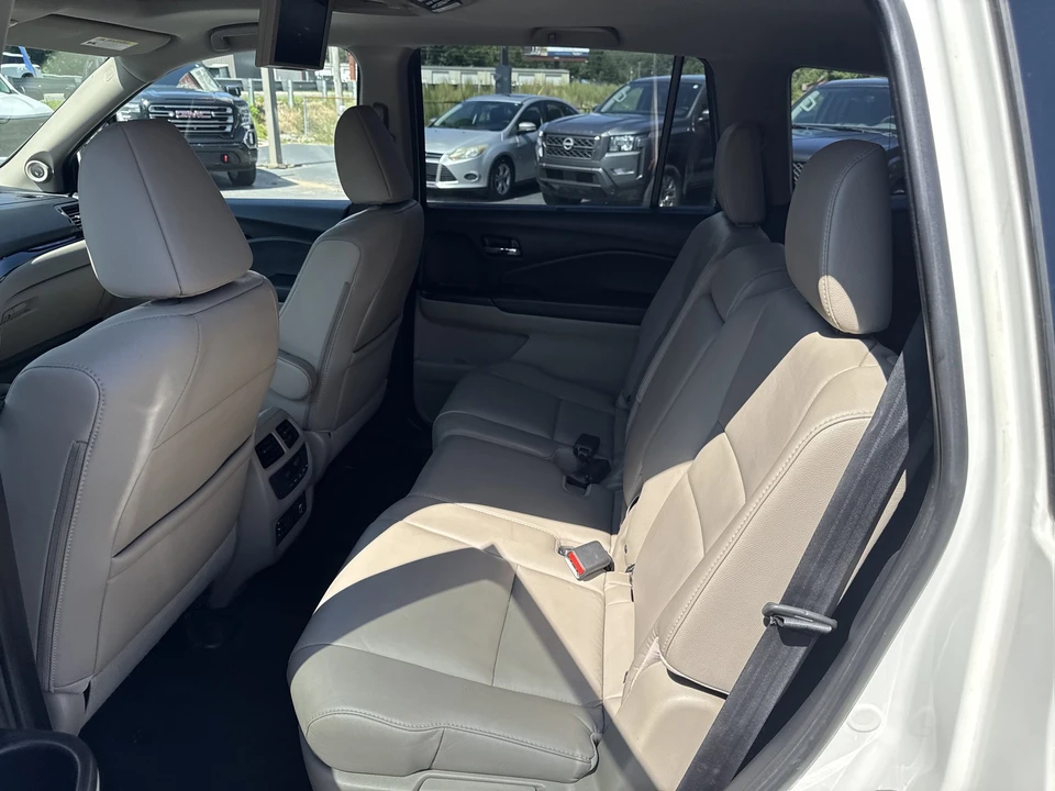 2017 Honda Pilot 3rd Gen - Image 19 of 21