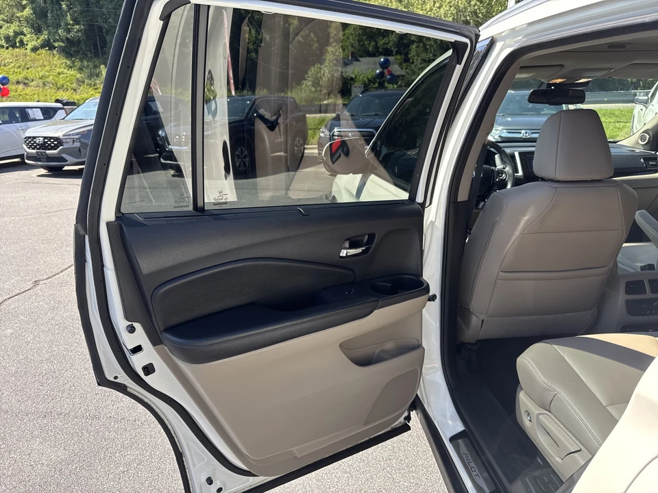 2017 Honda Pilot 3rd Gen - Image 20 of 21