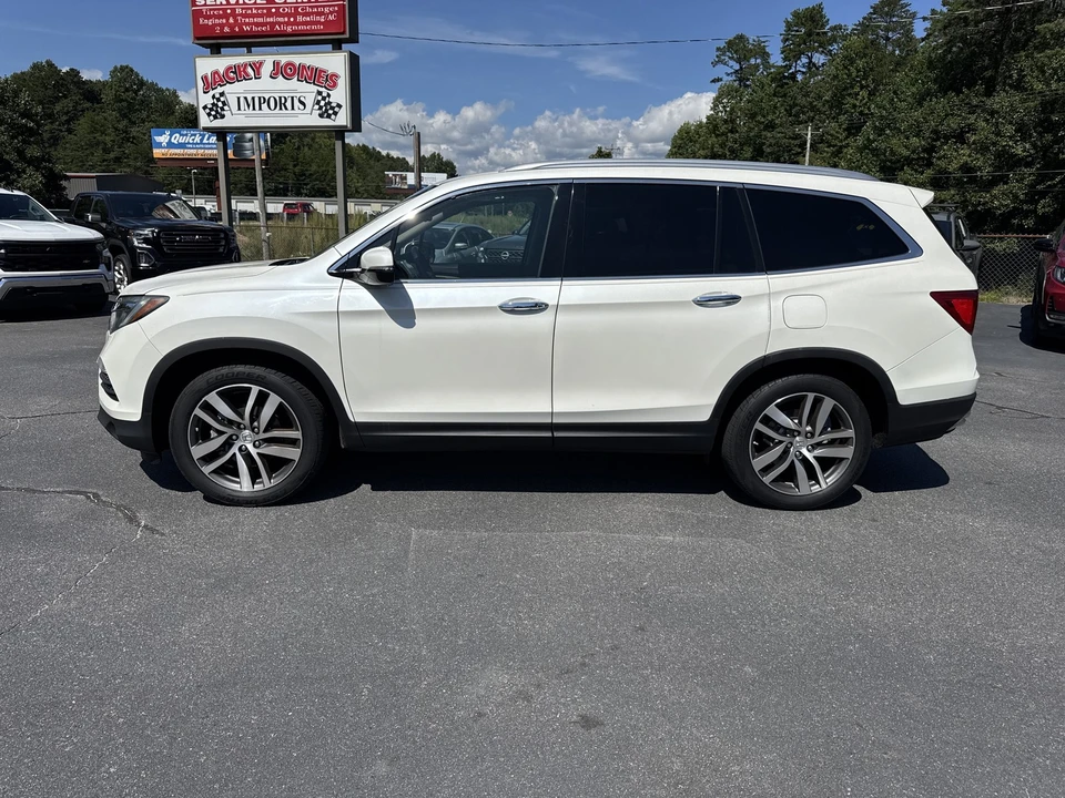 2017 Honda Pilot 3rd Gen - Image 2 of 21