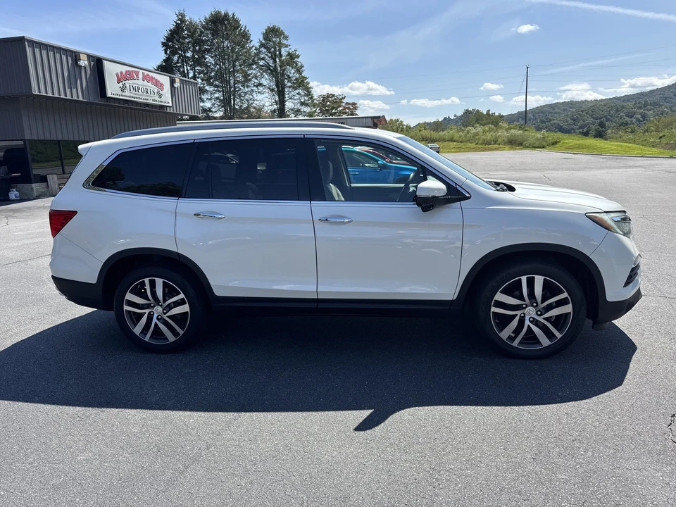 2017 Honda Pilot 3rd Gen - Image 6 of 21