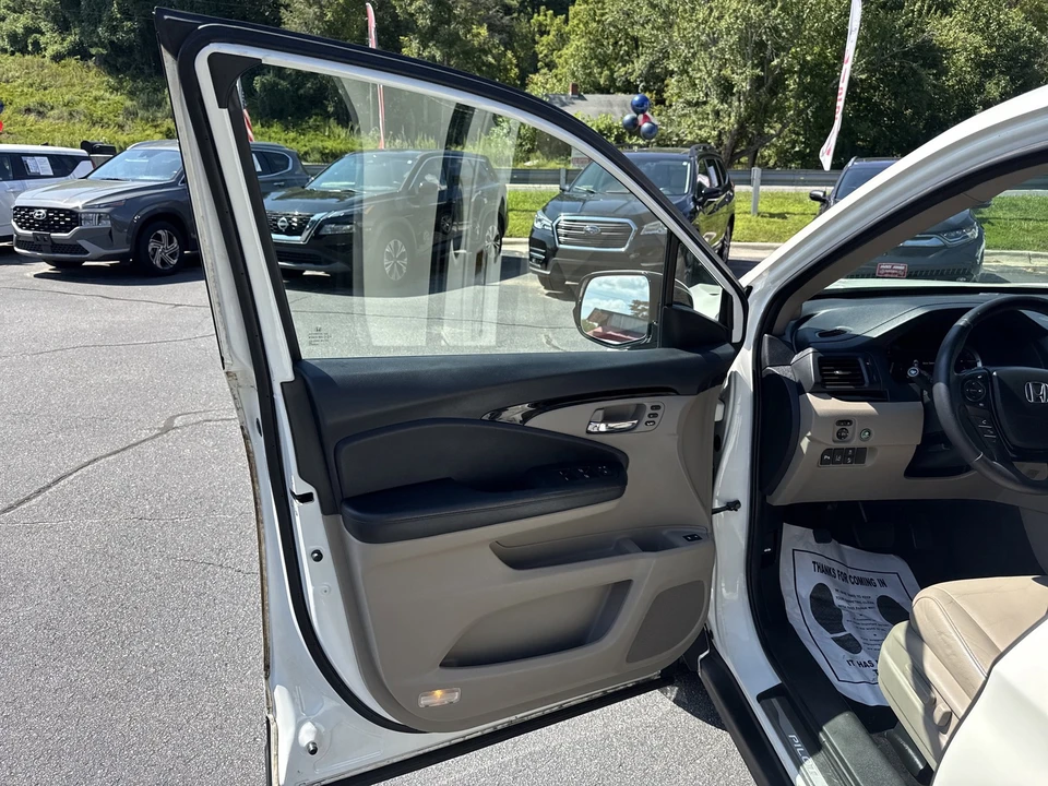 2017 Honda Pilot 3rd Gen - Image 17 of 21