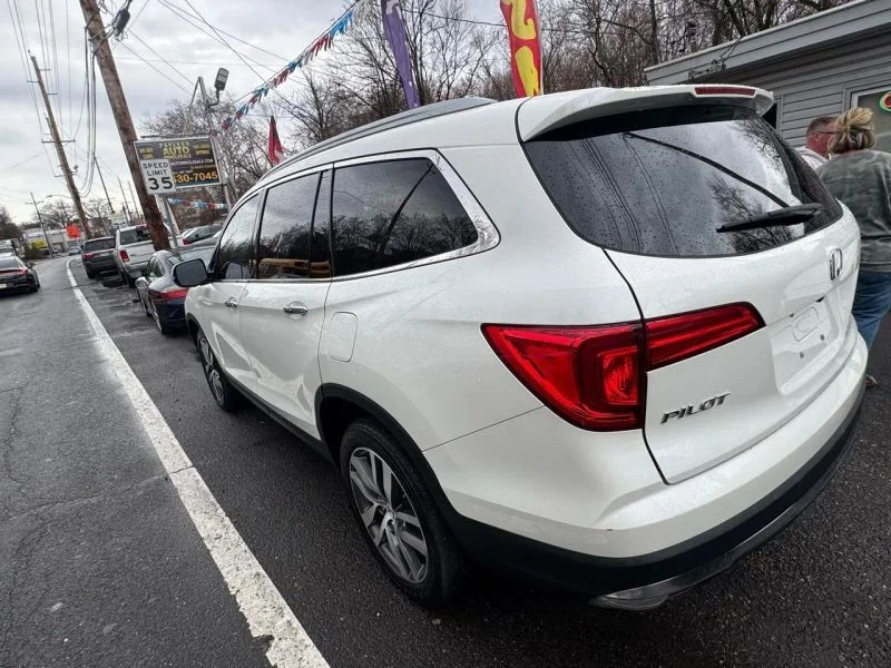 2017 Honda Pilot 3rd Gen - Image 5 of 12