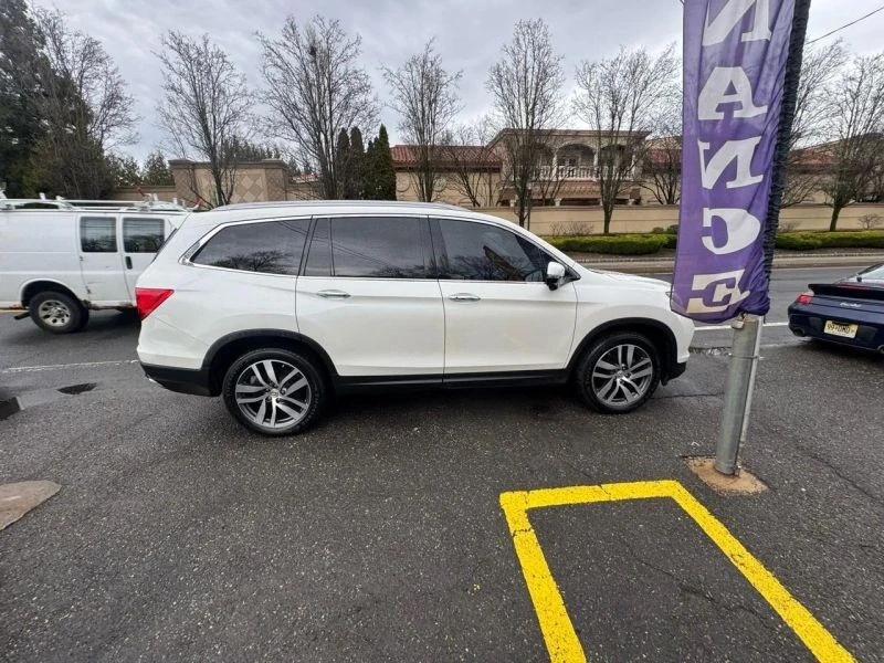 2017 Honda Pilot 3rd Gen - Image 8 of 12