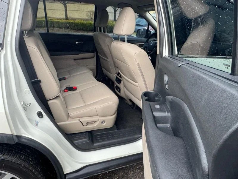 2017 Honda Pilot 3rd Gen - Image 11 of 12