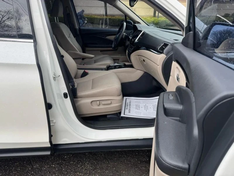 2017 Honda Pilot 3rd Gen - Image 9 of 12