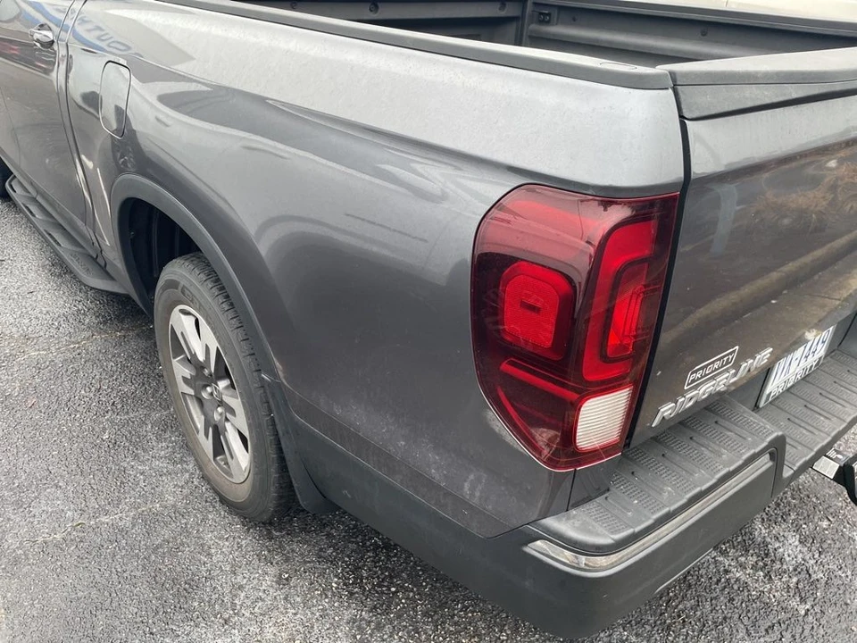2017 Honda Ridgeline 2nd Gen - Image 4 of 10
