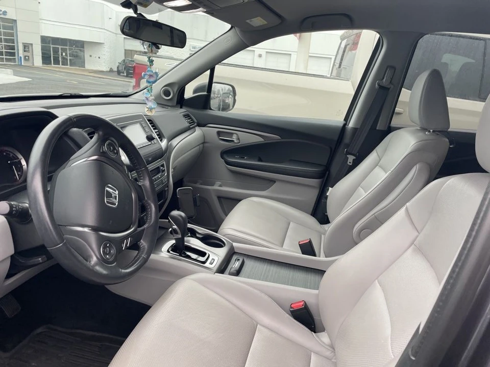 2017 Honda Ridgeline 2nd Gen - Image 7 of 10
