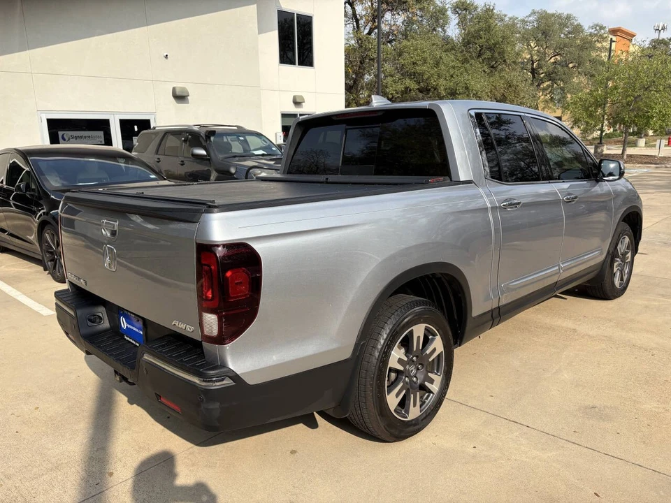 2017 Honda Ridgeline 2nd Gen - Image 4 of 15
