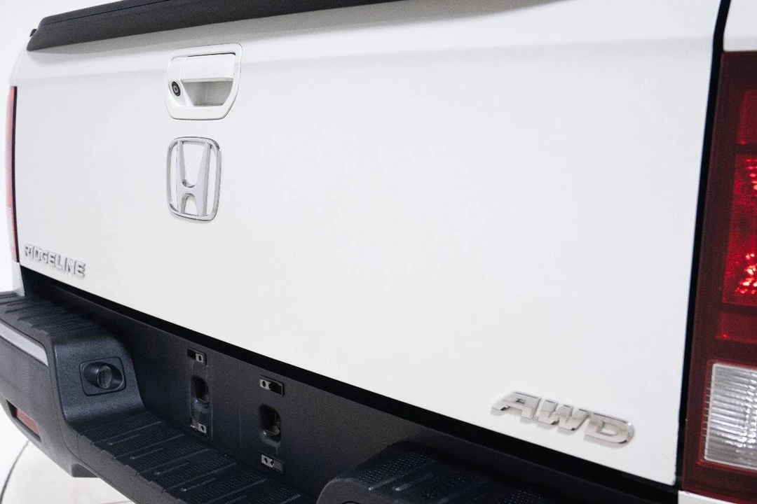 2017 Honda Ridgeline 2nd Gen - Image 19 of 21