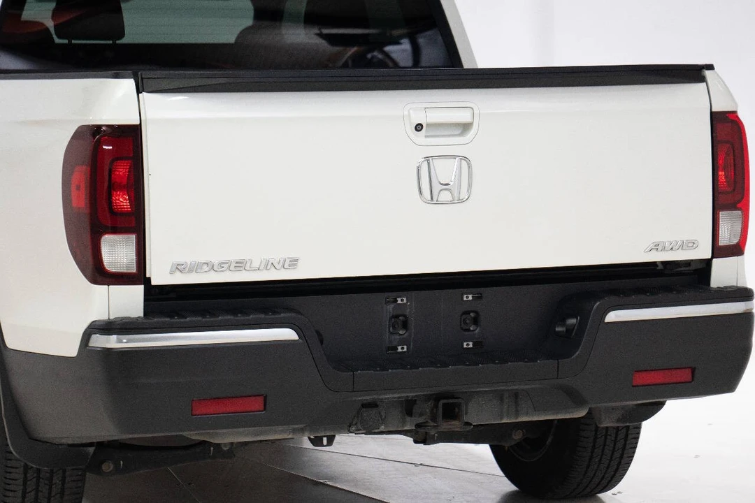 2017 Honda Ridgeline 2nd Gen - Image 8 of 12