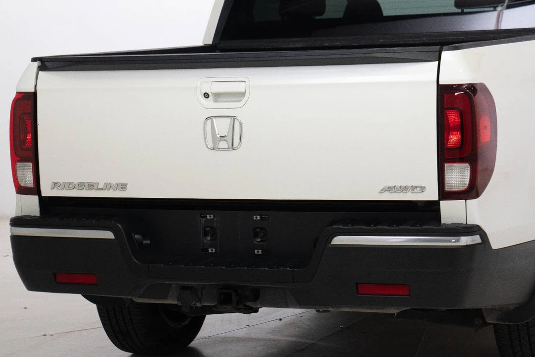 2017 Honda Ridgeline 2nd Gen - Image 15 of 21