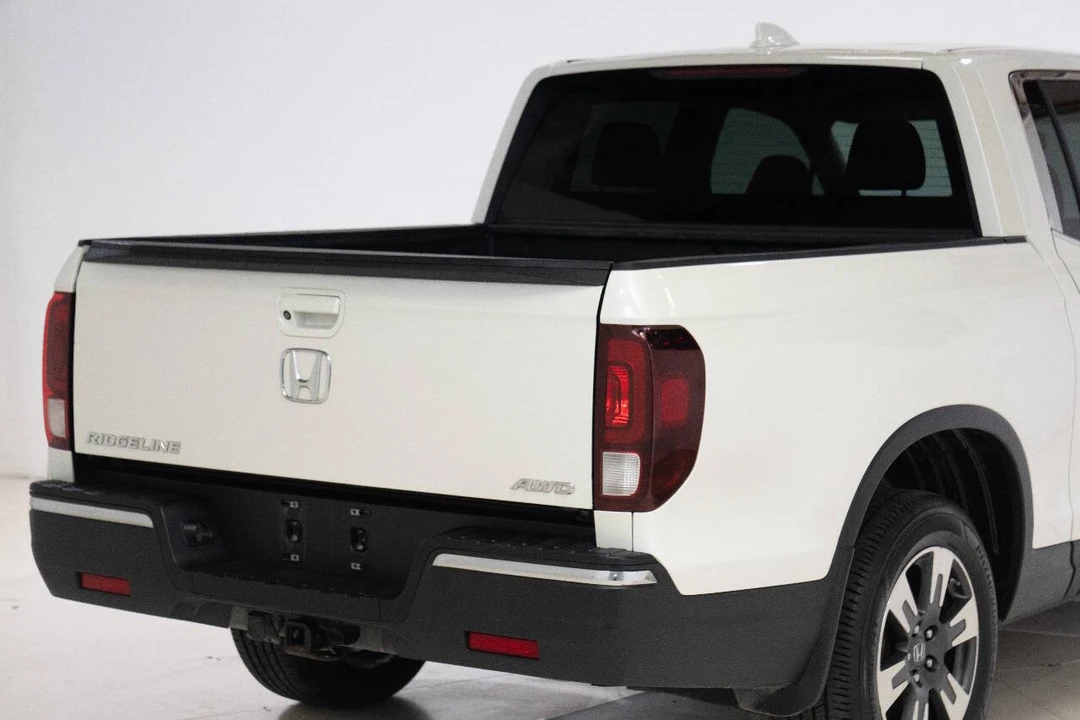 2017 Honda Ridgeline 2nd Gen - Image 17 of 21