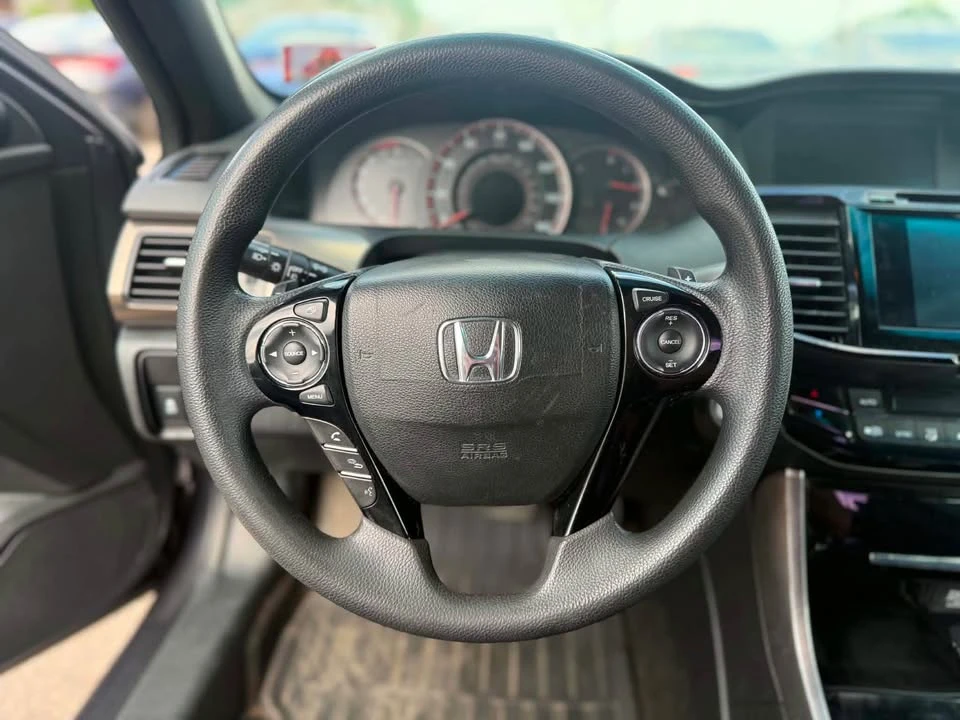2017 Honda Accord 9th Gen - Image 5 of 13