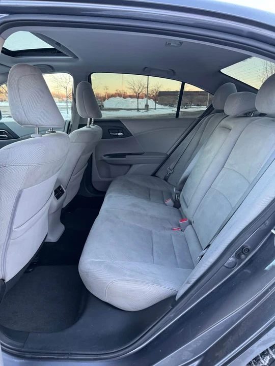 2017 Honda Accord 9th Gen - Image 6 of 9