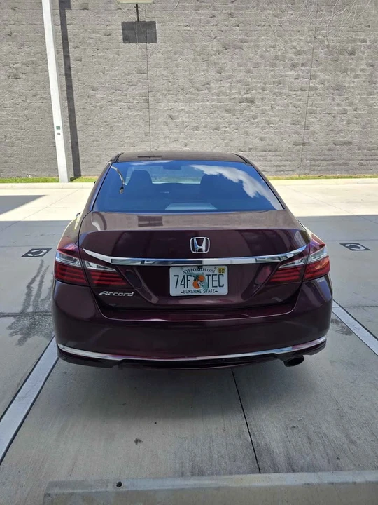 2017 Honda Accord 9th Gen - Image 6 of 12