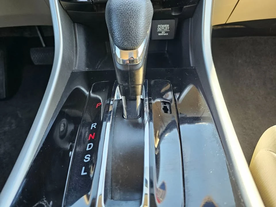 2017 Honda Accord 9th Gen - Image 16 of 20