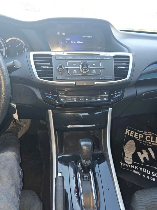 2017 Honda Accord 9th Gen - Image 8 of 10