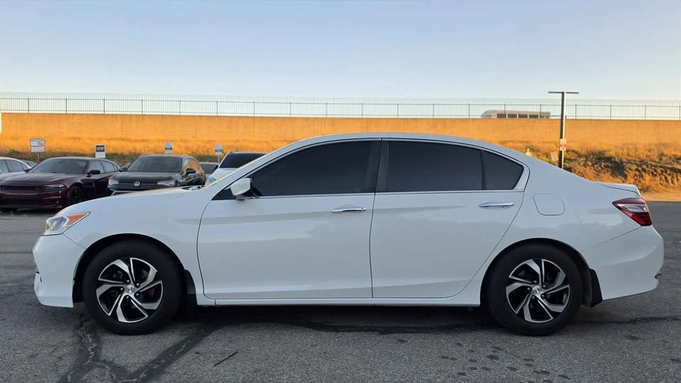 2017 Honda Accord 9th Gen - Image 4 of 17