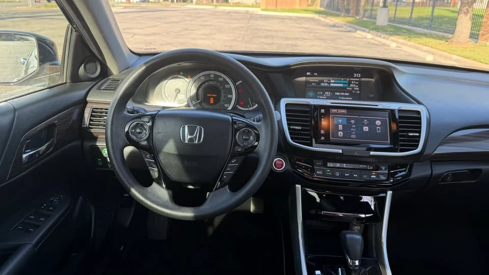 2017 Honda Accord 9th Gen - Image 17 of 18