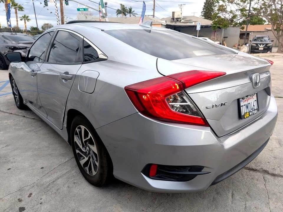 2017 Honda Civic 10th Gen - Image 6 of 9