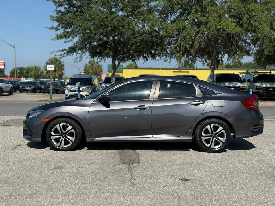 2017 Honda Civic 10th Gen - Image 7 of 12