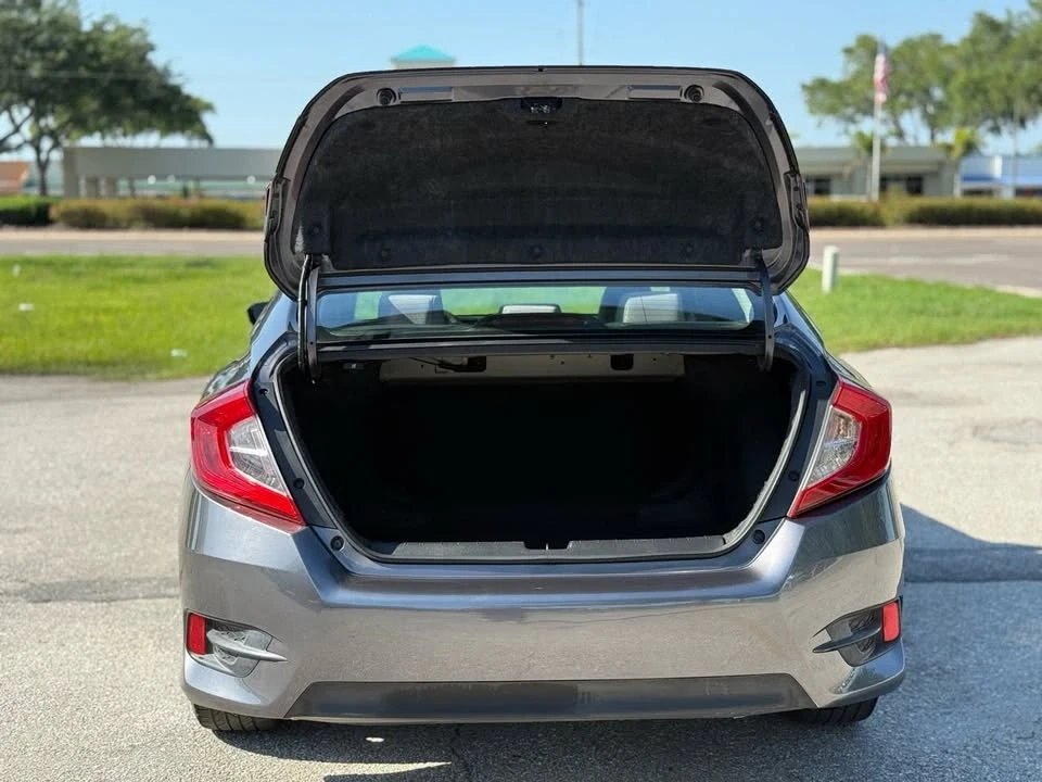 2017 Honda Civic 10th Gen - Image 6 of 12