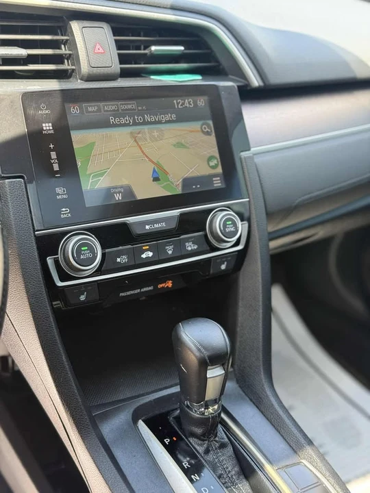2017 Honda Civic 10th Gen - Image 11 of 14