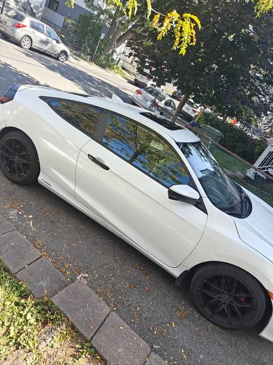 2017 Honda Civic 10th Gen - Image 2 of 10