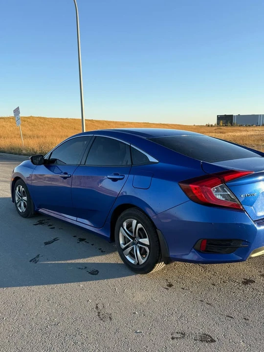 2017 Honda Civic 10th Gen - Image 6 of 15