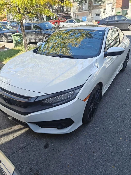 2017 Honda Civic 10th Gen - Image 6 of 10